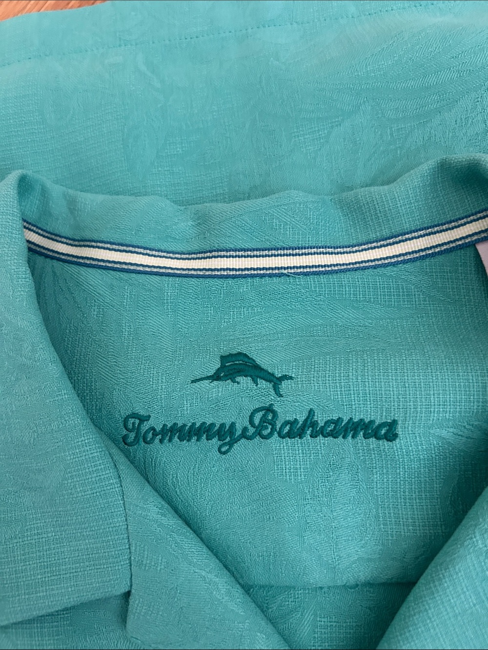 Men’s Tommy Bahama Shirt - Picture 9 of 14
